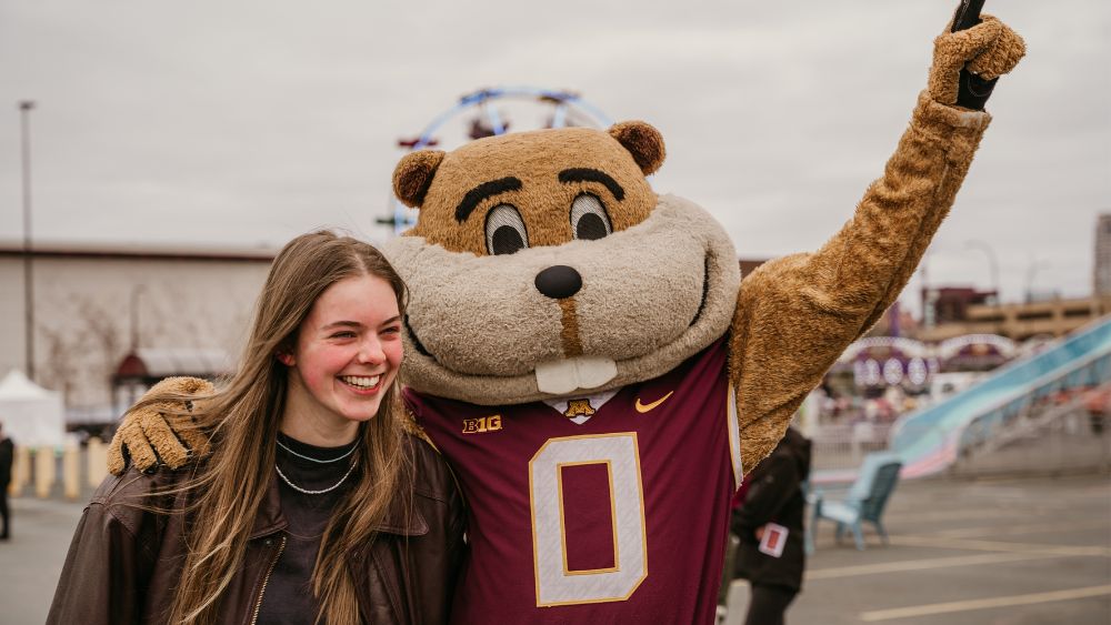 Goldy and student posing